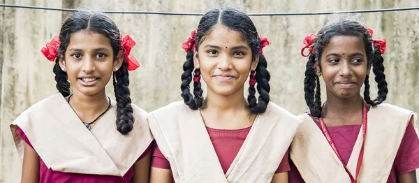 Puducherry Indiach Grudnia Około 2018 Roku Niezidentyfikowane Najlepsze Dzieci Dziewczyny — Zdjęcie stockowe