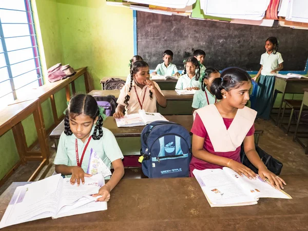 Puducherry India Diciembre Circa 2018 Compañeros Clase Serios Concentrados Identificados —  Fotos de Stock