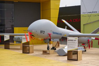 Le Bourget, Fransa - 24 Haziran 2017. Elbit sistemleri showcasing onların sımsıkı kapalı 900, orta irtifa uzun dayanma Uav uluslararası hava aeronatics ve kayma toplantı. Bienali gösteri