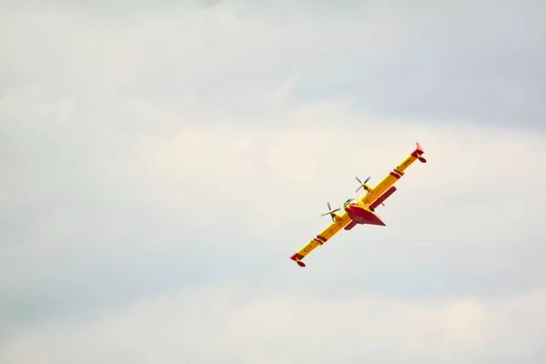 Bourget Frankrijk Juni 2017 Kleine Gele Rode Watervliegtuig Watervliegtuig Vliegen — Stockfoto