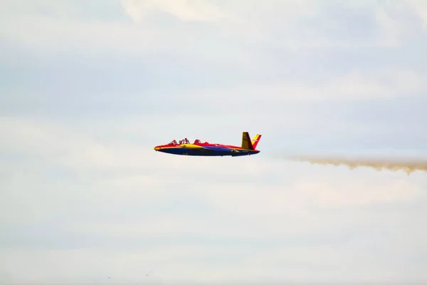 부르게 프랑스 2017 Nearparis 구름과 하늘에서 노란색 빨간색 비행기 하이드로 — 스톡 사진