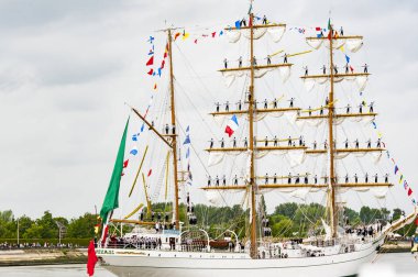 Nehir Seine Armada geçit Sergisi cvavatemoc adı eski ahşap tekne