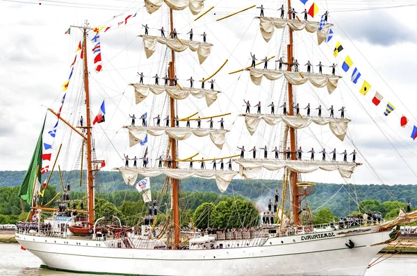 Fartygs båt på floden Seine Armada parad utställning — Stockfoto