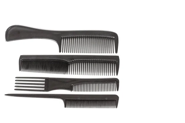 Haarwerkzeuge, Schönheits- und Friseurkonzept - verschiedene Kämme auf weißem Hintergrund — Stockfoto