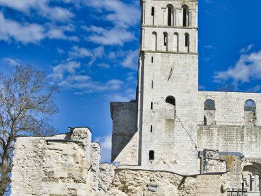 Kuzey Fransa'daki Jumieges Manastırı'nın kalıntıları. Manastır, 7.
