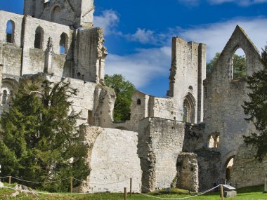 Kuzey Fransa'daki Jumieges Manastırı'nın kalıntıları. Manastır, 7.