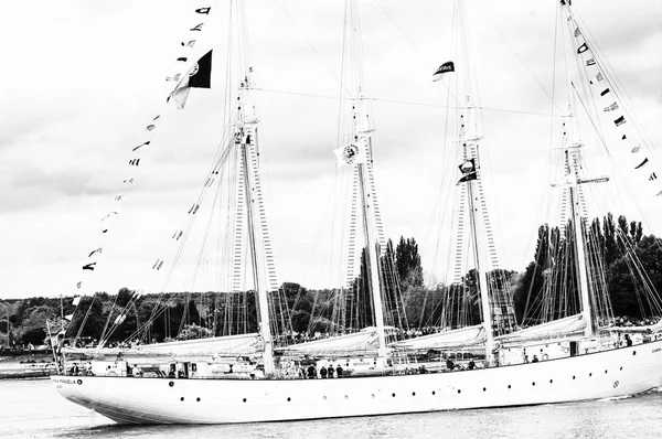 Tall ship parade on Rouen River Seine during ARMADA black and white — Stock Photo, Image