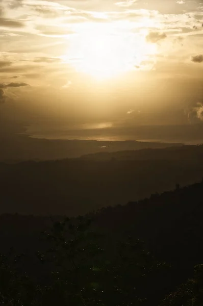 Pôr do sol na praia — Fotografia de Stock