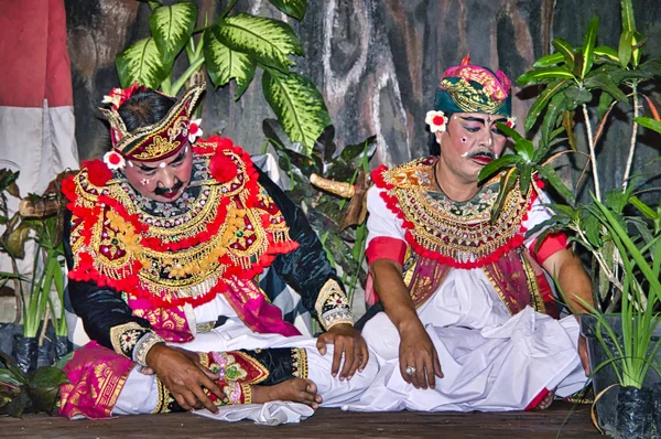 Barong τα φιλάνθρωπος θηρίο που τρομάζει κακό πνεύματα μακριά Μπαλί — Φωτογραφία Αρχείου