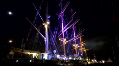 Rouen, Fransa'da Armada için Seine en büyük yelkenli schooner, fırkateyn ve donanma tekneleri Uluslararası sergi