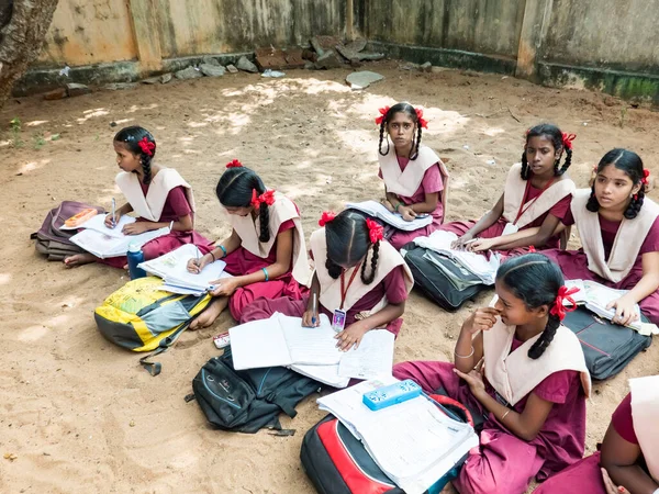 Puducherry India Diciembre Circa 2018 Grupo Identificado Niños Niñas Amigos —  Fotos de Stock