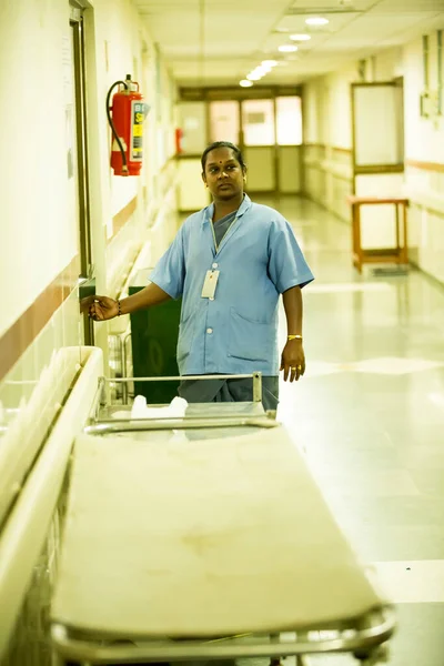 Puduchery India March Circa 2020 病院の廊下に顔マスクのない医師 コロナウイルスCovid19パンデミックの医療従事者 — ストック写真