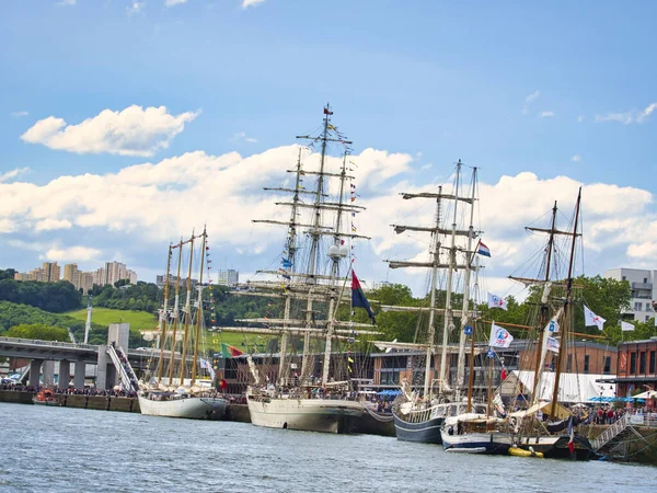 2019年6月8日 阿尔马达的航景在塞纳河的鲁昂船坞展示了最伟大的帆船 世界上最大的旧船和护卫舰国际会议 — 图库照片