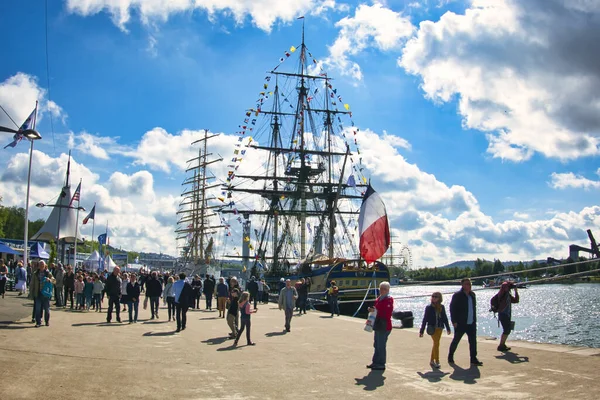 2019年6月8日 阿尔马达船坞展览 塞纳河上最伟大的帆船 世界上最大的旧船和护卫舰国际会议 — 图库照片