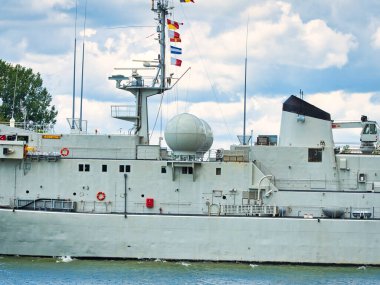 ROUEN, FRANCE - June Circa, 2019. Godetia M923, büyük bir lojistik gemisi, Donanma sergisi için Seine Nehri 'nde. Belçika Donanması