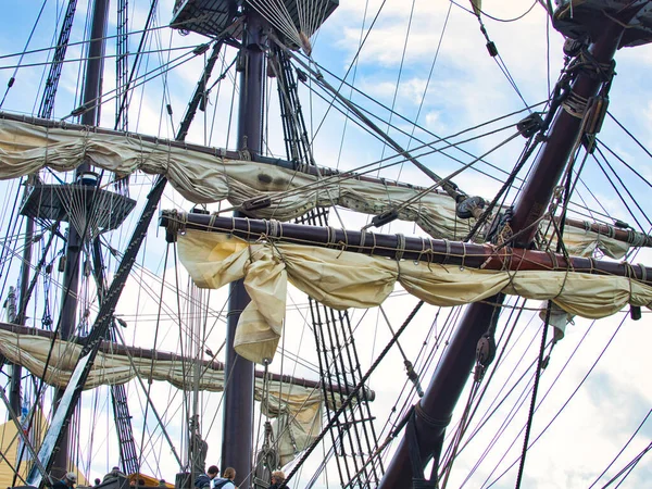 Vintage Vela Navio Mastro Cordas Atacar Alto Navio Aparelhamento Mastro — Fotografia de Stock