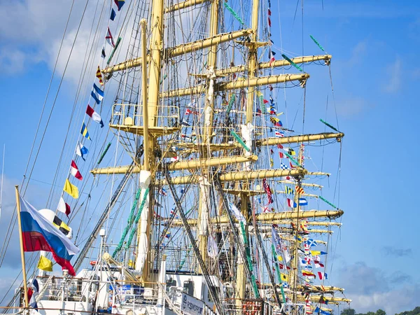 Vintage Vela Navio Mastro Cordas Atacar Alto Navio Aparelhamento Mastro — Fotografia de Stock