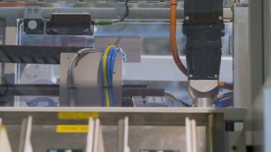 Üretim, ambalajlama teknolojisi çalışmalarını konveyör