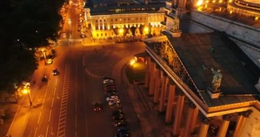 St. Isaacs Katedrali'nin havadan görünümü, St-Petersburg'un merkezi. Vasilievsky adasına bakış.