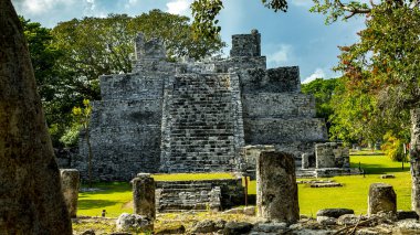 El Meko antik şehir Cancun içinde yer alır. Bizim model ve resimleri şehir kalıntıları