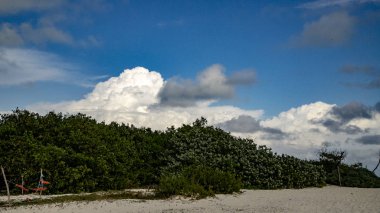 Çoğu doğa ve gökyüzü beyaz Adası