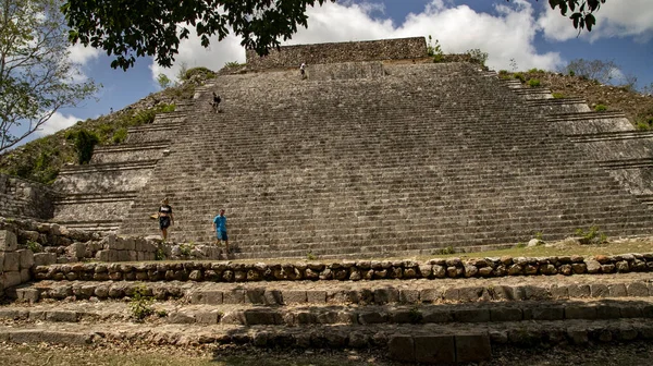 ユカタンのウシュマル古代都市 ウィザードタワー 壮大なピラミドとオーテ構造 メキシコのピラミド — ストック写真
