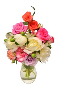 Güzel buket çiçek gül ve peonies vazoda beyaz bir arka plan üzerinde izole. Çiçekli natürmort. Düz yatıyordu, en iyi görünüm. Seviyorum. Sevgililer günü