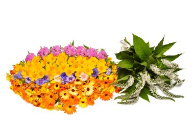 Buket çiçekler calendula, koreopsis, karanfil, Peygamber ve lysimachia clethroides ile güzel oval biçimidir. Yaratıcı düzenleme. Yararlı ve şifalı otlar. Yat, görünümü ana sayfa, nesne