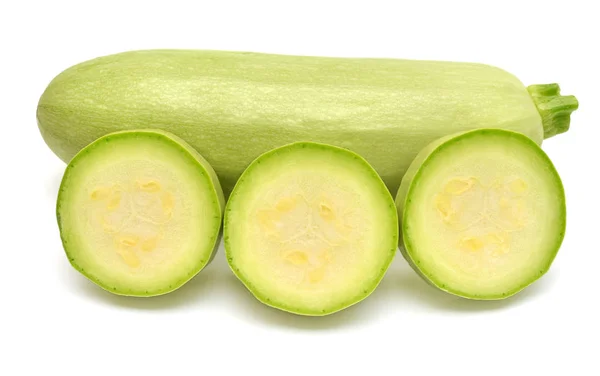 Verse pompoen groente merg courgette geheel en ringen geïsoleerd — Stockfoto