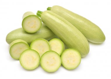 Taze Squash sebze iliği kabak tüm ve halkalar izole 