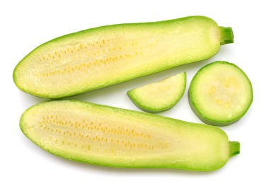 Taze Squash sebze iliği kabak yarısı ve halkalar izole o