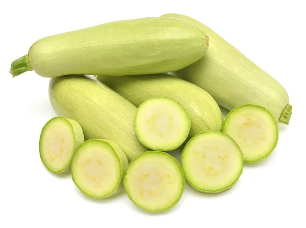 Frischer Kürbis Gemüsemark Zucchini ganze und Ringe isoliert — Stockfoto