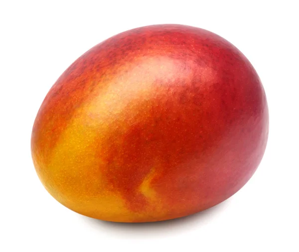 Fruta de mango entera aislada sobre fondo blanco con palmadita de recorte — Foto de Stock