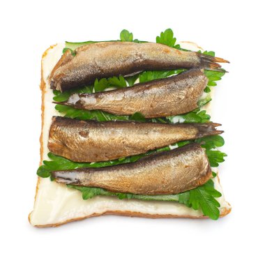 Ekmek, sprats ve maydanoz beyaz backgr izole sandviç