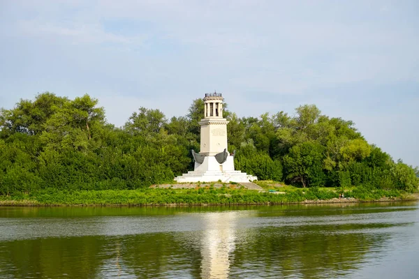 Deniz feneri Volgodonsk gezilebilir kanal girişinde. Volgograd. Rusya.