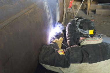 Kaynakçı yüksek deşarj kaynak metal elektrik ark kaynağı