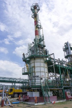 Petrol rafinerisi, kimya fabrikası, teknolojik ekipman, revizyon, değiştirme, boru hattı, petrol, gaz, benzin, üretim, işletme, tesis operatörü, ekonomi, işlem fırınları, yüksek sıcaklık, kaldırma vinç, kamyon vinç, Kaynak Kaynakçı, kaynak dikiş,, 