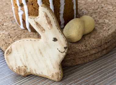 Paskalya kek. Zencefilli tavuk ve tavşan şeklinde.