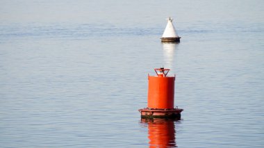 Fairway beyaz ve kırmızı buckins tarafından belirlenmiş Rusya Volga Nehri'nde motorlu gemiler için                               