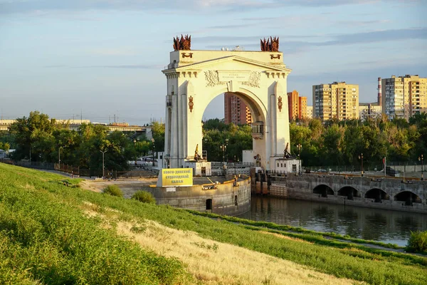 Oblouk První Zámek Kanálu Volha Don Loď Noci Volgograd Rusko — Stock fotografie