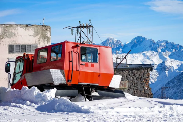 Άροτρο Χιονιού Snowblower Για Σκι Χιονοσανίδα Και Αλπικό Σκι Κορυφές — Φωτογραφία Αρχείου