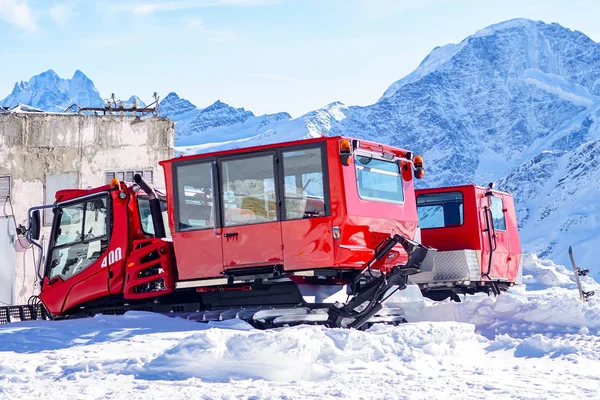 Zachránit Stroj Odklízení Sněhu Hledáním Lidí Lavině Elbrus Pohoří Severním — Stock fotografie