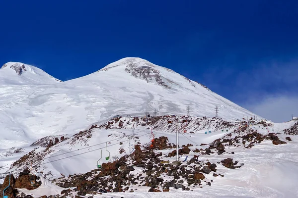 Ανελκυστήρες Στο Βουνό Ίχνος Σκι Για Σκι Elbrus Οροσειρές Στον — Φωτογραφία Αρχείου
