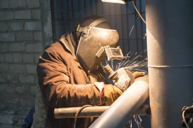 Rusya'da bir petrol rafinerisi için işlem hattların el kitabı-ark kaynağı