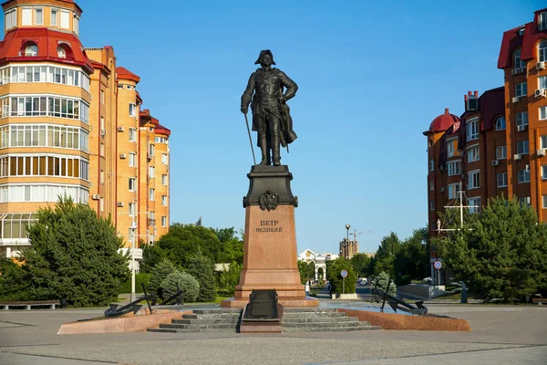 Astrakhan / Rusya - 13 Haziran 2019: Peter 1 Anıtı 