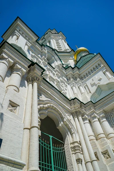 Prechistenskaya dzwonnica Kremla Astrachań. Rosja — Zdjęcie stockowe