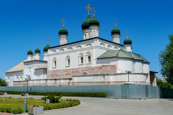 Троїцький собор знаходиться під ремонтом в історичному комплексі Astr — стокове фото