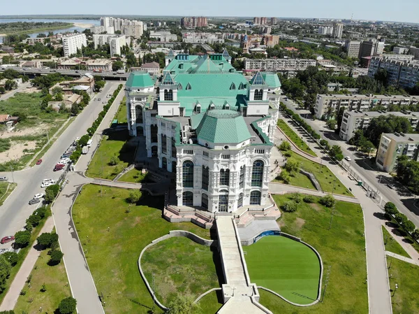 Астраханська державна опера і балет театру. Вид згори. Russi — стокове фото