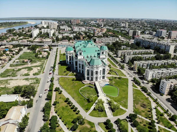 Państwowy Teatr Opery i Baletu w Astrachaniu. Widok z góry. Russi — Zdjęcie stockowe