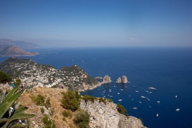 Capri 'li Faraglioni, Napoli Körfezi, Campania